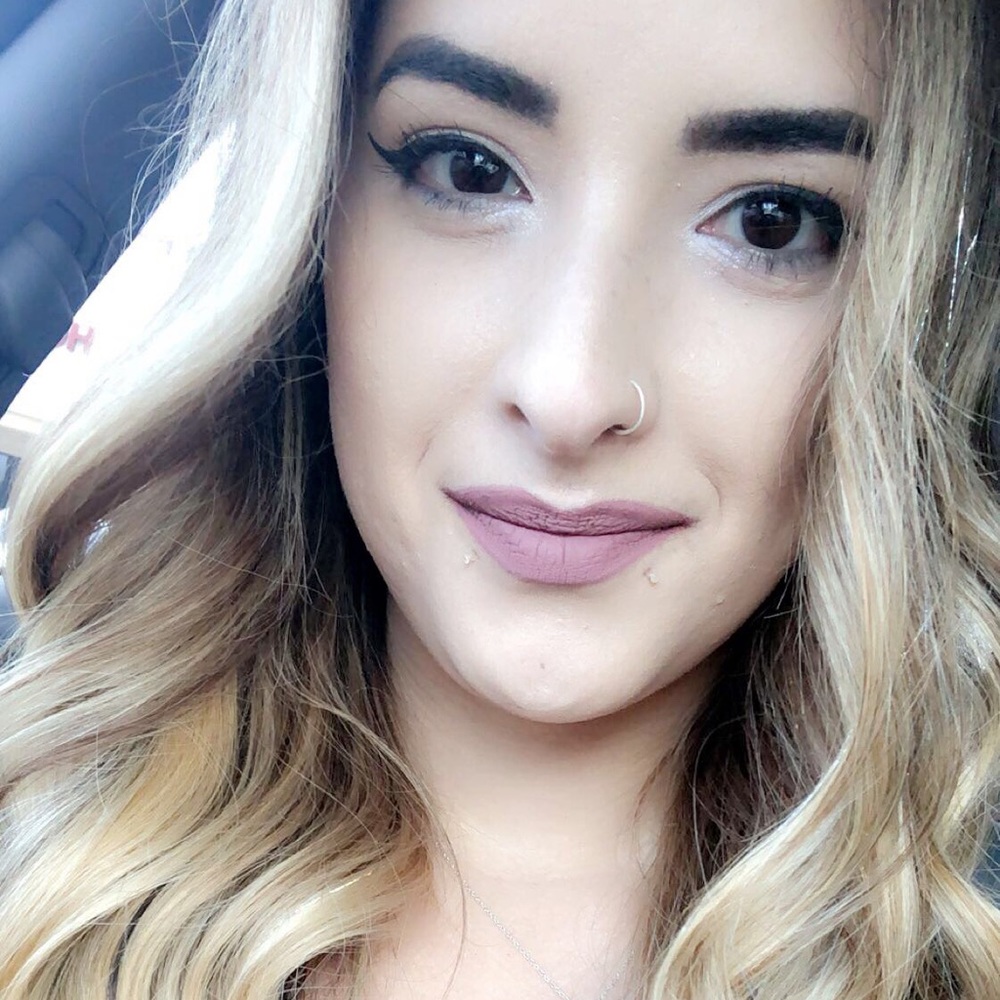 Meet your Posher, Joelle